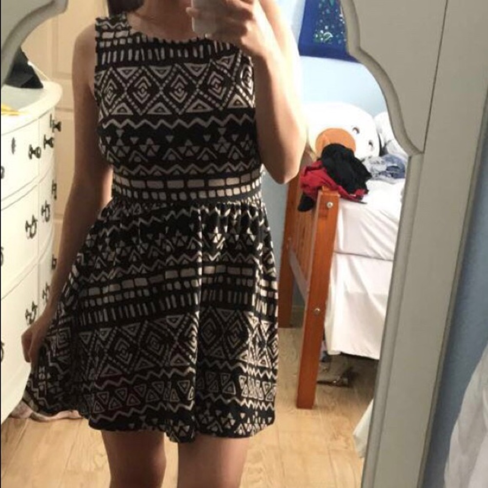 Dress - Picture 2 of 2